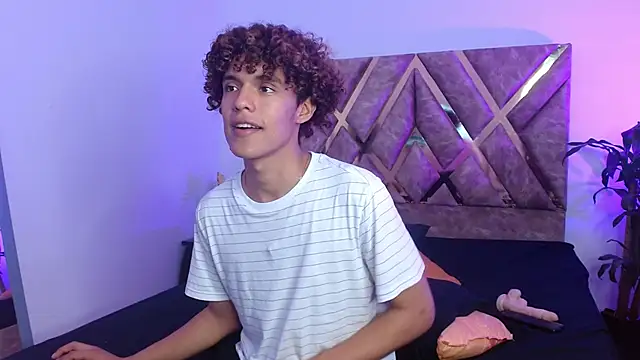 Snapshot of nickolas_moon chatting on February 2, 7:35 pm nickolas moon online show from February 2, 7:35 pm