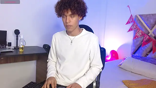 Snapshot of nickolas_moon chatting on February 17, 8:58 pm nickolas moon online show from February 17, 8:58 pm