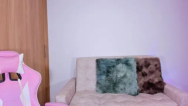 Snapshot of annika_taylor chatting on January 18, 11:11 pm annika taylor online show from January 18, 11:11 pm