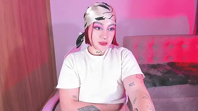 Snapshot of annika_taylor chatting on February 19, 1:08 am annika taylor online show from February 19, 1:08 am