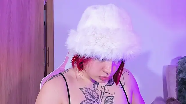 Snapshot of annika_taylor chatting on March 4, 4:06 am annika taylor online show from March 4, 4:06 am