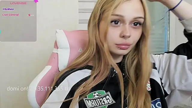Snapshot of shy_melony chatting on June 22, 7:00 pm shy melony online show from June 22, 7:00 pm