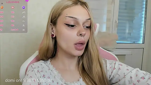 Snapshot of shy_melony chatting on July 14, 1:06 pm shy melony online show from July 14, 1:06 pm