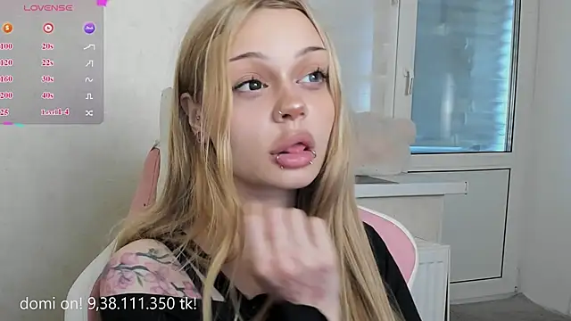 Snapshot of shy_melony chatting on July 15, 4:01 pm shy melony online show from July 15, 4:01 pm