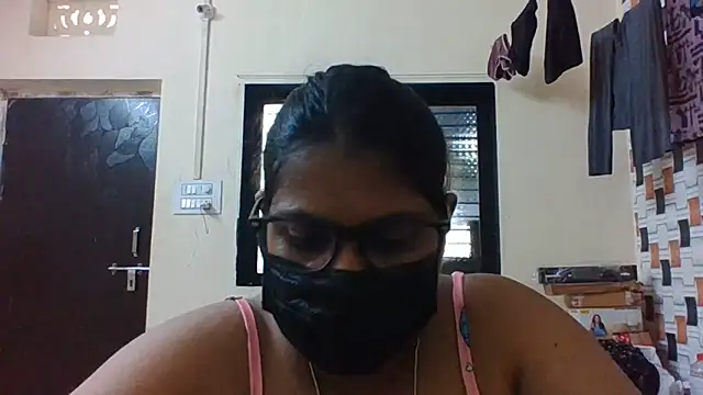 Snapshot of Hotmilfxox chatting on June 2, 8:38 am Hotmilfxox online show from June 2, 8:38 am
