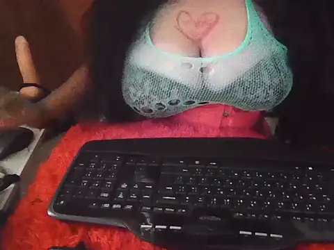 JulieJoe  online show from November 12, 5:30 am