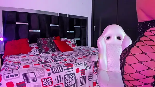 Tasha Sant online show from November 21, 8:07 pm