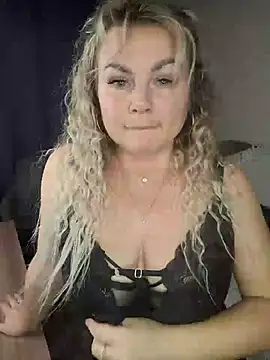 candy queeen online show from November 6, 11:00 am