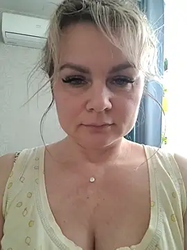 candy queeen online show from February 20, 11:32 am