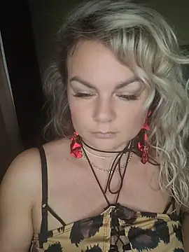 candy queeen online show from July 10, 4:17 am