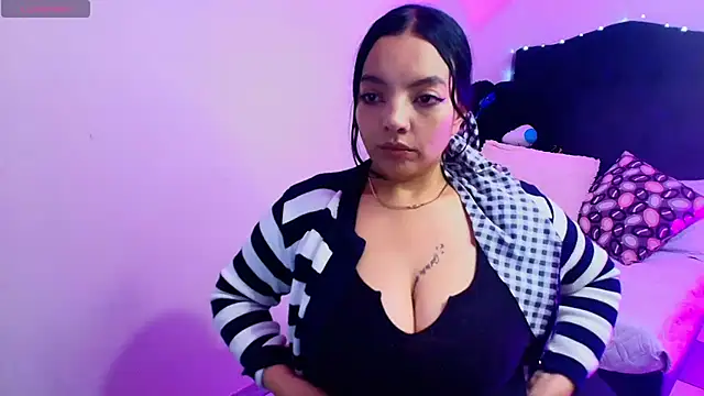 Snapshot of loren_tits24 chatting on May 11, 8:28 pm loren tits24 online show from May 11, 8:28 pm