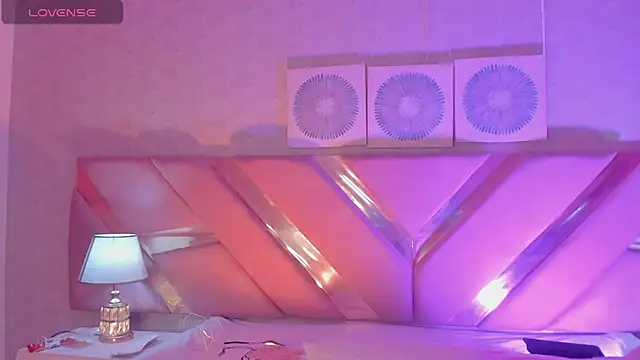 Ari sunshine  online show from December 22, 5:45 am