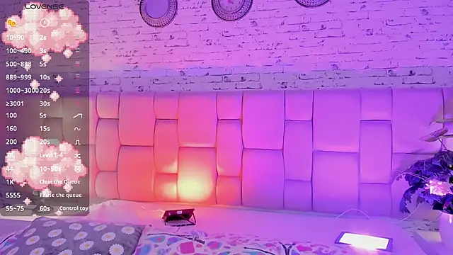 Ari sunshine  online show from December 27, 7:03 pm