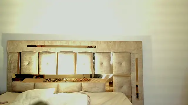 Ari sunshine  online show from December 5, 1:58 am