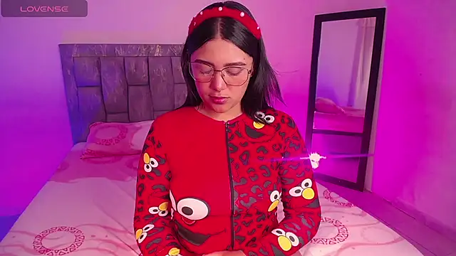 DIANEE 01 online show from November 4, 10:09 pm