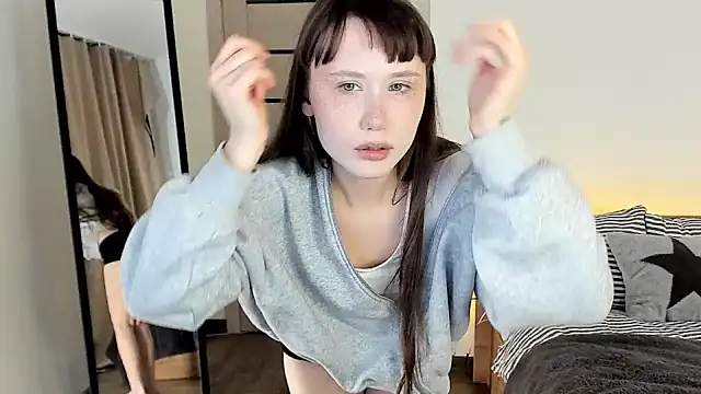 Stella Sunny online show from March 6, 10:50 pm