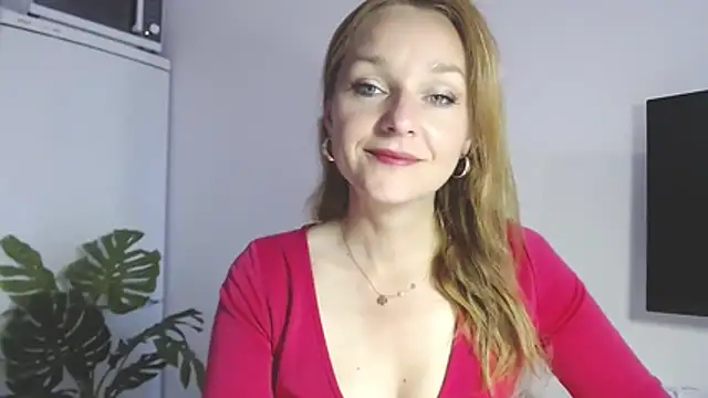 Snapshot of AliciaDesire chatting on May 6, 6:08 am AliciaDesire online show from May 6, 6:08 am