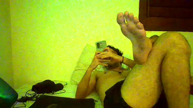 Snapshot of couplemilk chatting on April 15, 12:28 am couplemilk online show from April 15, 12:28 am