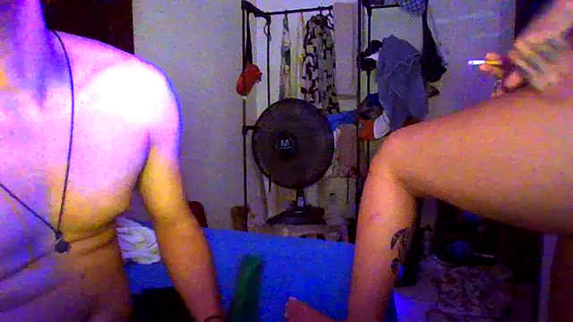 Snapshot of couplemilk chatting on April 27, 5:38 am couplemilk online show from April 27, 5:38 am