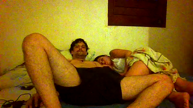 Snapshot of couplemilk chatting on May 1, 1:32 am couplemilk online show from May 1, 1:32 am
