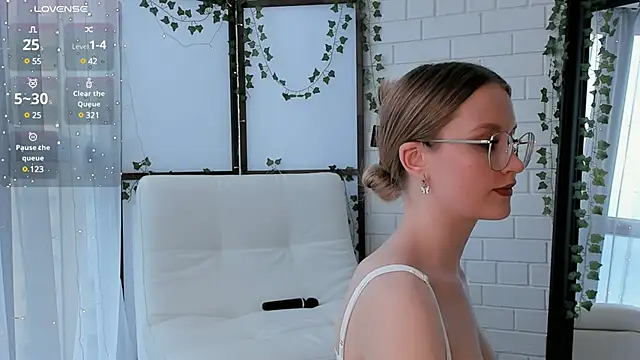 Snapshot of IsabellaTorrance chatting on February 28, 9:58 am IsabellaTorrance online show from February 28, 9:58 am