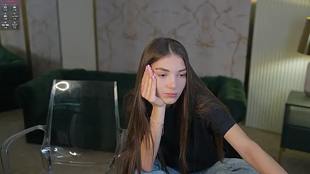 Snapshot of Sweet_Alinka7 chatting on February 5, 8:11 am Sweet Alinka7 online show from February 5, 8:11 am