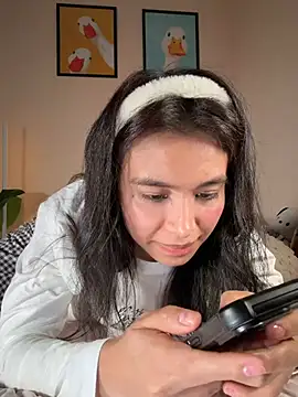 Snapshot of Adriennesexxx chatting on February 25, 6:28 pm Adriennesexxx online show from February 25, 6:28 pm