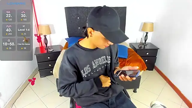 Snapshot of Brand_habes chatting on December 11, 1:39 pm Brand habes online show from December 11, 1:39 pm