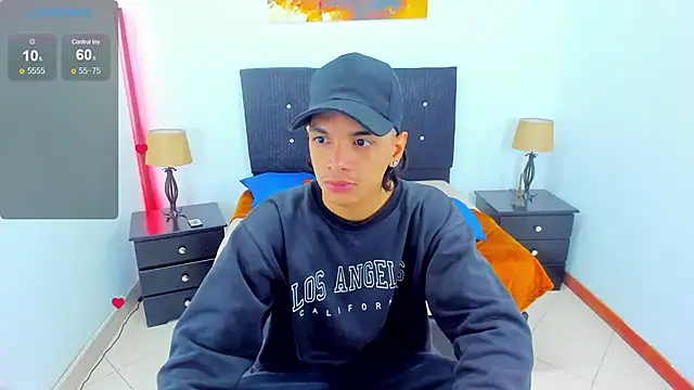 Snapshot of Brand_habes chatting on December 13, 1:44 pm Brand habes online show from December 13, 1:44 pm