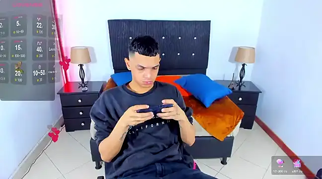 Snapshot of Brand_habes chatting on December 18, 4:49 pm Brand habes online show from December 18, 4:49 pm