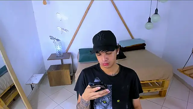 Snapshot of Brand_habes chatting on October 14, 6:52 pm Brand habes online show from October 14, 6:52 pm