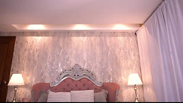 Snapshot of AngelineConnor chatting on February 19, 12:17 am AngelineConnor online show from February 19, 12:17 am