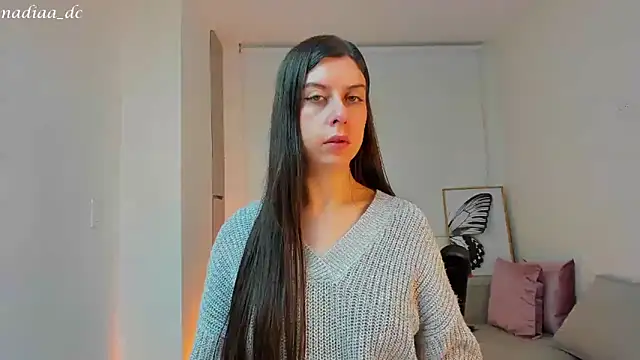 Snapshot of Nadiaa_ chatting on December 17, 2:01 am Nadiaa online show from December 17, 2:01 am