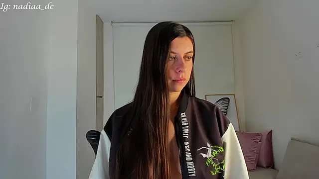 Snapshot of Nadiaa_ chatting on January 22, 4:02 am Nadiaa online show from January 22, 4:02 am