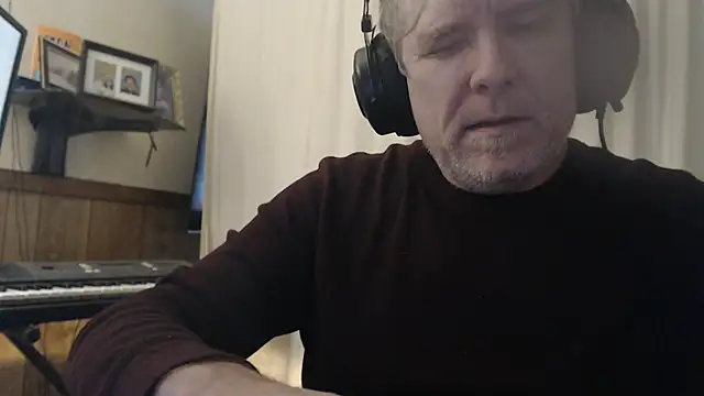 Snapshot of BrisonChase chatting on March 7, 2:36 am BrisonChase online show from March 7, 2:36 am