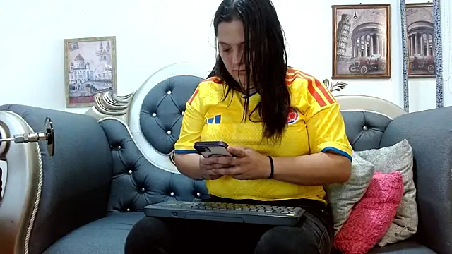 Snapshot of KataleyaStiward chatting on June 17, 12:50 pm KataleyaStiward online show from June 17, 12:50 pm