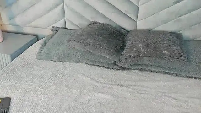 Ary thompson   online show from December 14, 7:25 pm