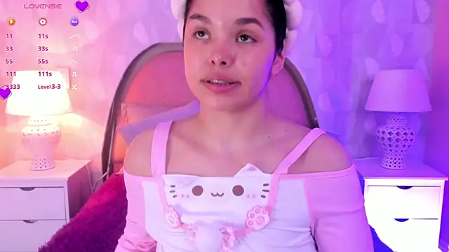 Snapshot of angeline_teen chatting on April 21, 12:33 pm angeline teen online show from April 21, 12:33 pm