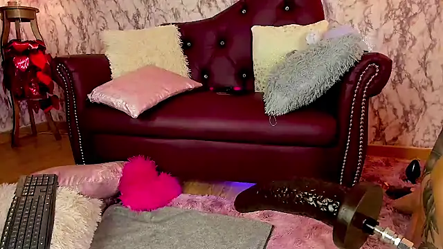 Snapshot of Colors-xx chatting on February 13, 10:02 am Colors-xx online show from February 13, 10:02 am