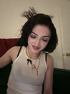 exoticmisfitt online show from April 18, 6:50 am