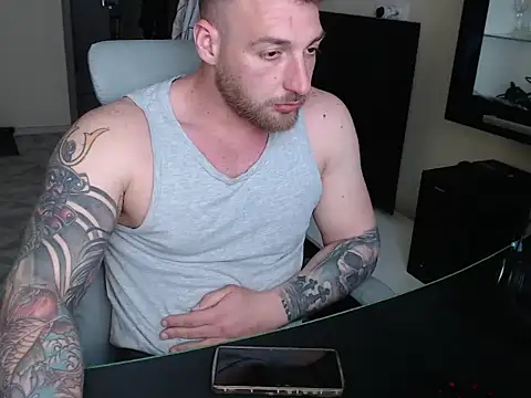 Snapshot of Alusca chatting on April 29, 2:10 pm Alusca online show from April 29, 2:10 pm