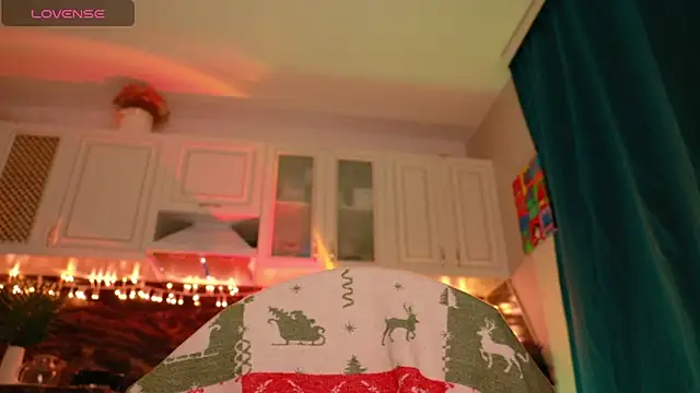 Snapshot of art_Jane chatting on December 4, 2:31 am art Jane online show from December 4, 2:31 am