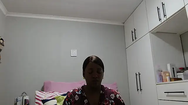 Snapshot of Amberbela chatting on May 2, 3:50 pm Amberbela online show from May 2, 3:50 pm