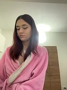 Snapshot of HallieLemon1 chatting on December 24, 2:33 pm HallieLemon1 online show from December 24, 2:33 pm