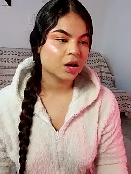 Cleo hills online show from March 17, 2:01 pm