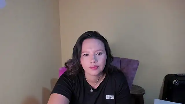 lauraguzman online show from March 30, 3:29 am
