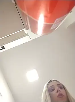 Snapshot of AdelinaJude chatting on October 12, 7:24 pm AdelinaJude online show from October 12, 7:24 pm