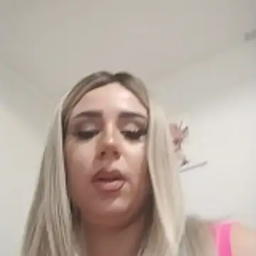 Snapshot of AdelinaJude chatting on October 25, 9:53 pm AdelinaJude online show from October 25, 9:53 pm