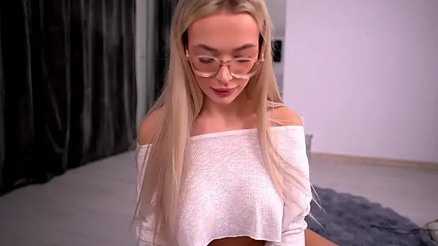 KylieJoyce online show from January 18, 9:51 pm