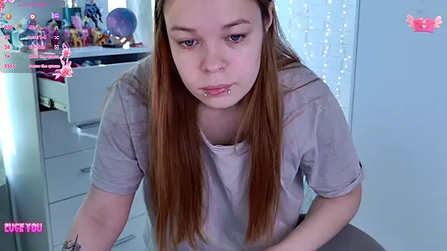 Snapshot of ValBae chatting on April 26, 6:44 am ValBae online show from April 26, 6:44 am